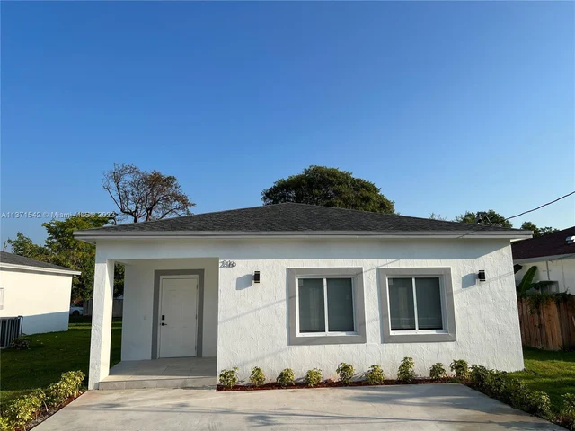216 NW 9th St, Hallandale Beach FL 33009