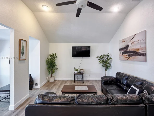 1547 Harrison St, Hollywood FL 33020