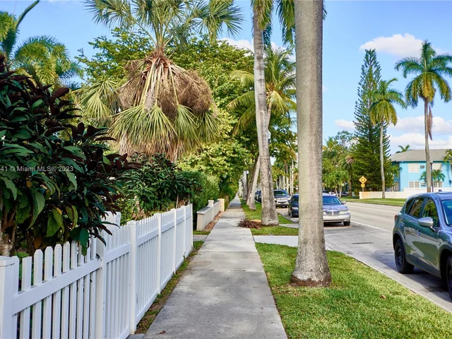 1547 Harrison St, Hollywood FL 33020