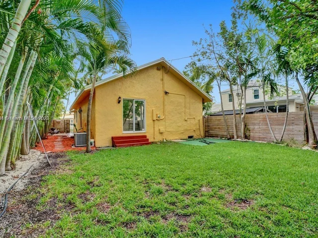 1547 Harrison St, Hollywood FL 33020