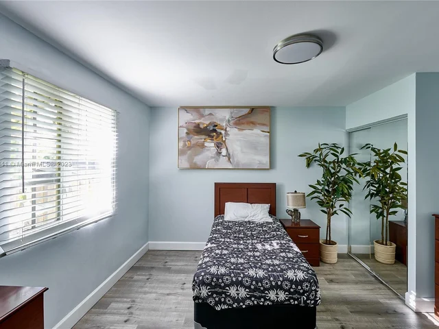 1547 Harrison St, Hollywood FL 33020