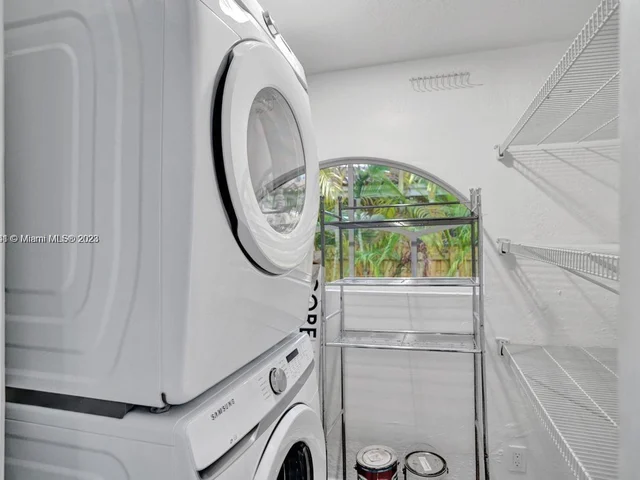 1547 Harrison St, Hollywood FL 33020