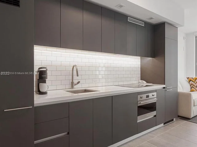 227 NE 2nd St # 2408, Miami FL 33132