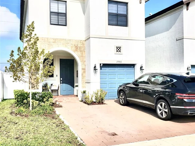 10966 W 35th Way, Hialeah FL 33018