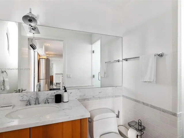 201 Aqua Ave, Miami Beach FL 33141