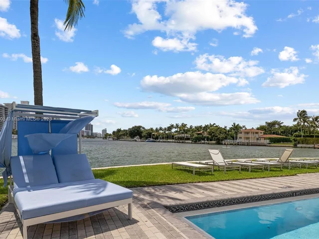 201 Aqua Ave, Miami Beach FL 33141