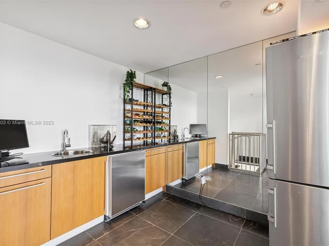 201 Aqua Ave, Miami Beach FL 33141