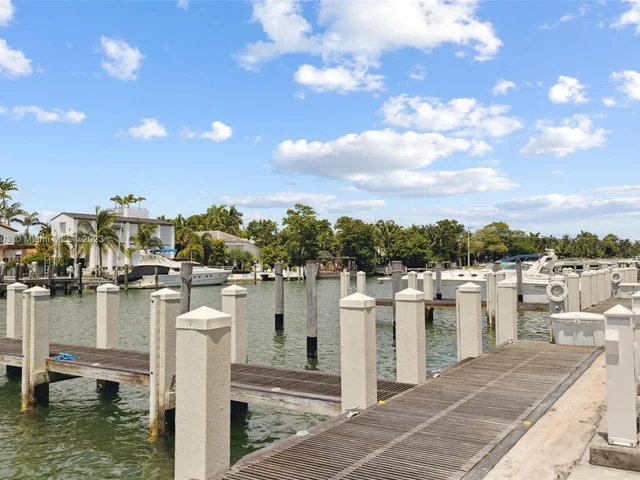 201 Aqua Ave, Miami Beach FL 33141