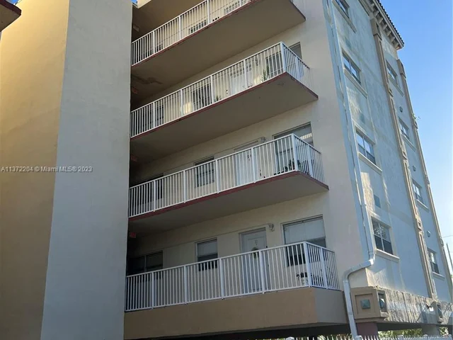 2008 Jackson St # D9, Hollywood FL 33020