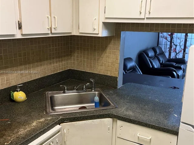 2008 Jackson St # D9, Hollywood FL 33020