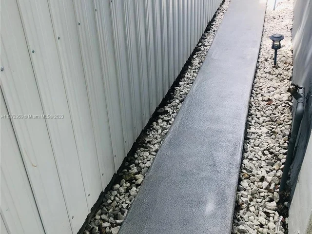 519 NW 52 St, Miami FL 33127