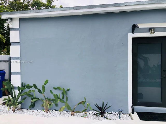 519 NW 52 St, Miami FL 33127