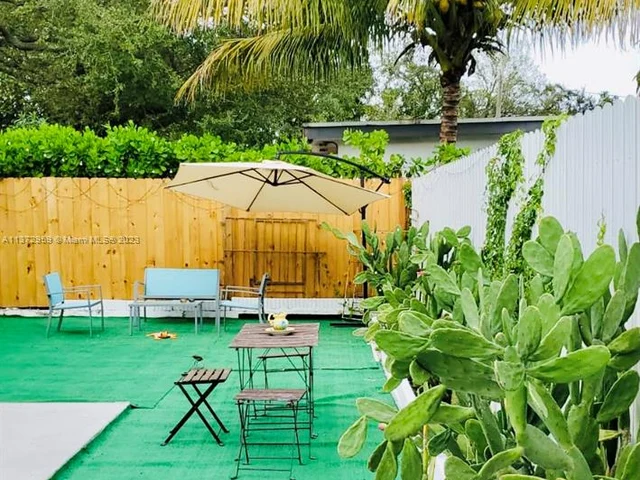 519 NW 52 St, Miami FL 33127