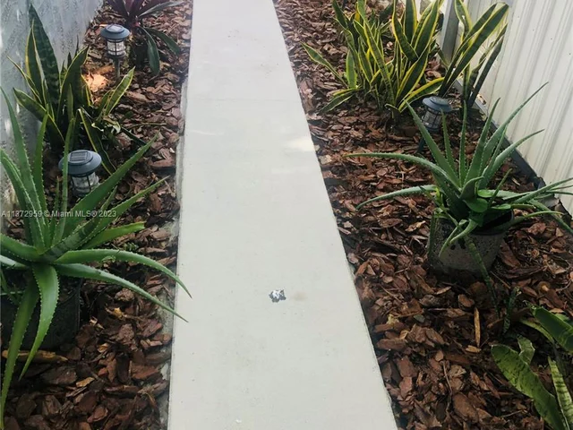 519 NW 52 St, Miami FL 33127