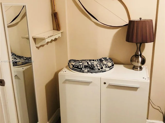 519 NW 52 St, Miami FL 33127