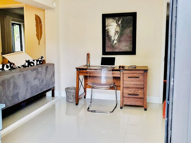 519 NW 52 St, Miami FL 33127