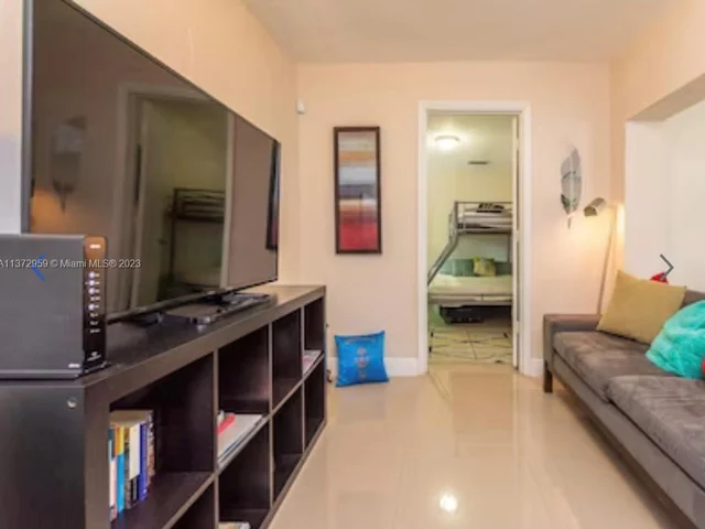 519 NW 52 St, Miami FL 33127