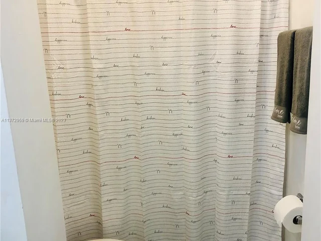 519 NW 52 St, Miami FL 33127