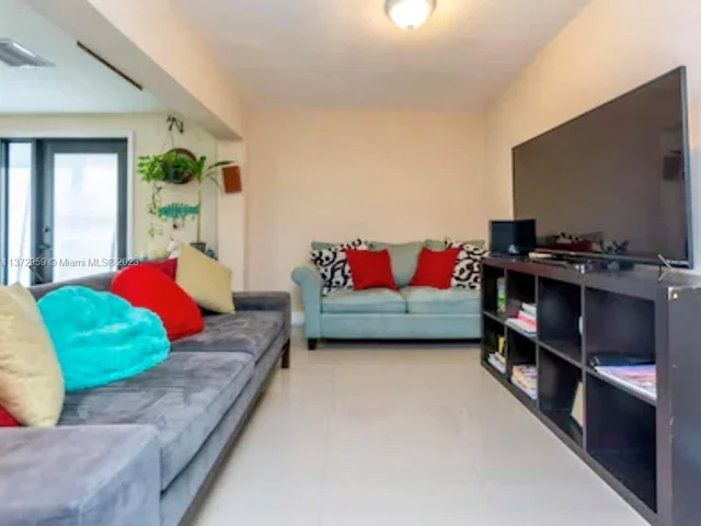 519 NW 52 St, Miami FL 33127