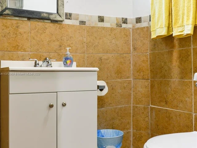 519 NW 52 St, Miami FL 33127