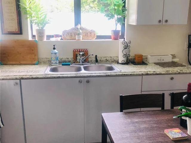 519 NW 52 St, Miami FL 33127