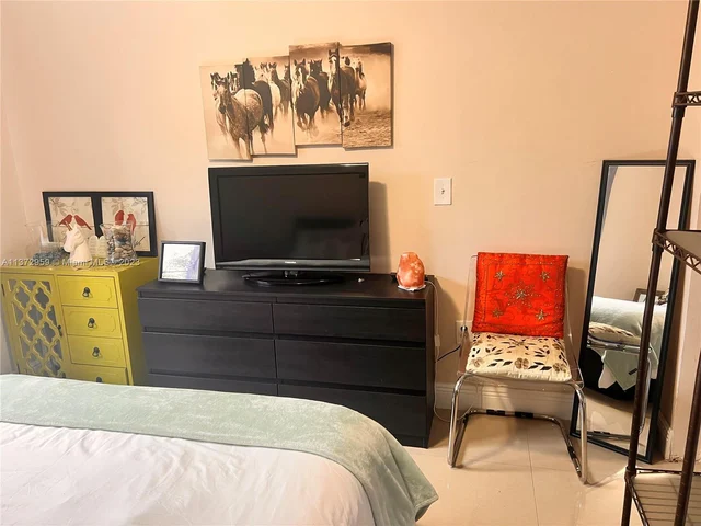 519 NW 52 St, Miami FL 33127