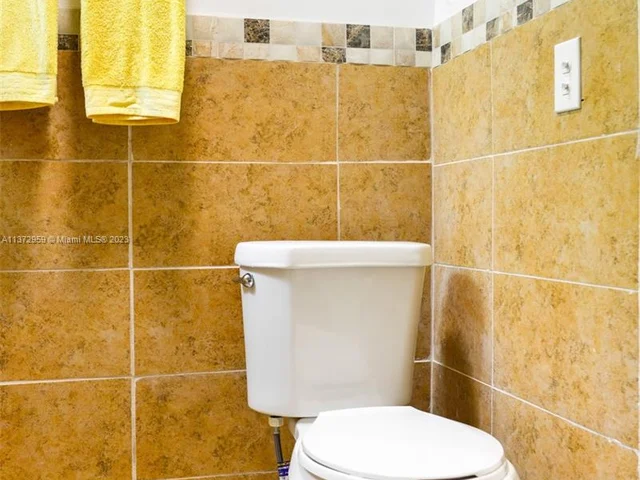 519 NW 52 St, Miami FL 33127