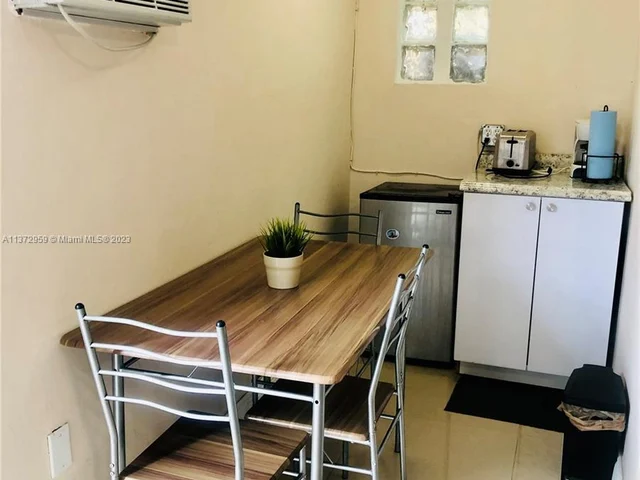 519 NW 52 St, Miami FL 33127