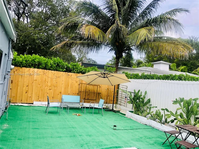 519 NW 52 St, Miami FL 33127