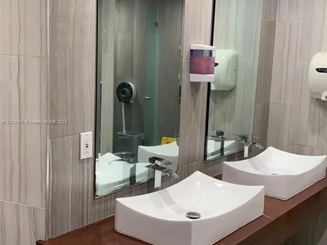 3180 S Ocean Dr # 318, Hallandale Beach FL 33009