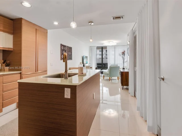 5875 Collins Ave # 604, Miami Beach FL 33140