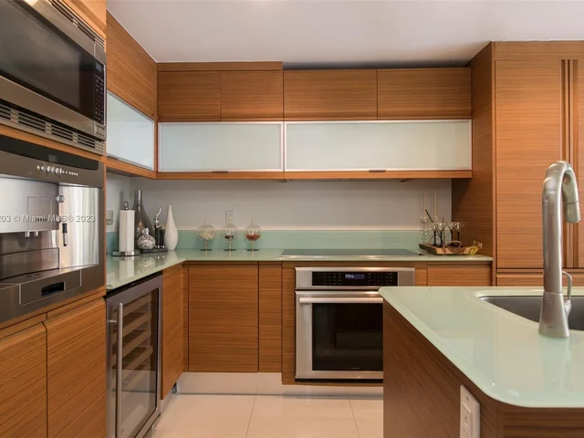 5875 Collins Ave # 604, Miami Beach FL 33140