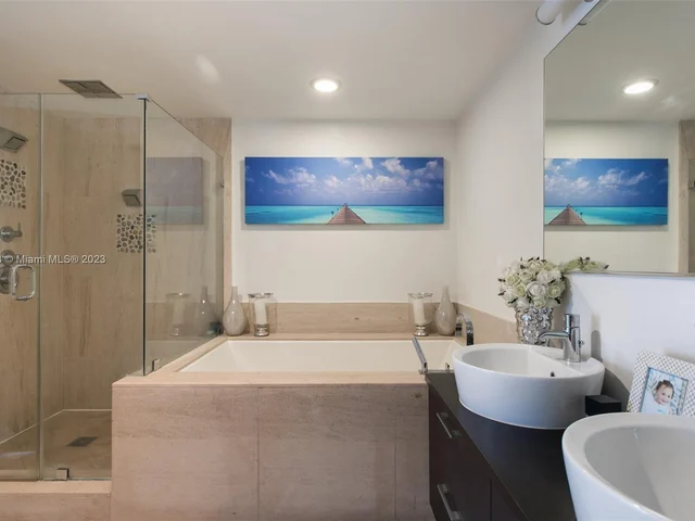 5875 Collins Ave # 604, Miami Beach FL 33140