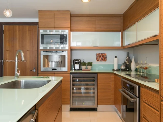 5875 Collins Ave # 604, Miami Beach FL 33140