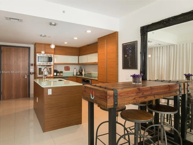 5875 Collins Ave # 604, Miami Beach FL 33140