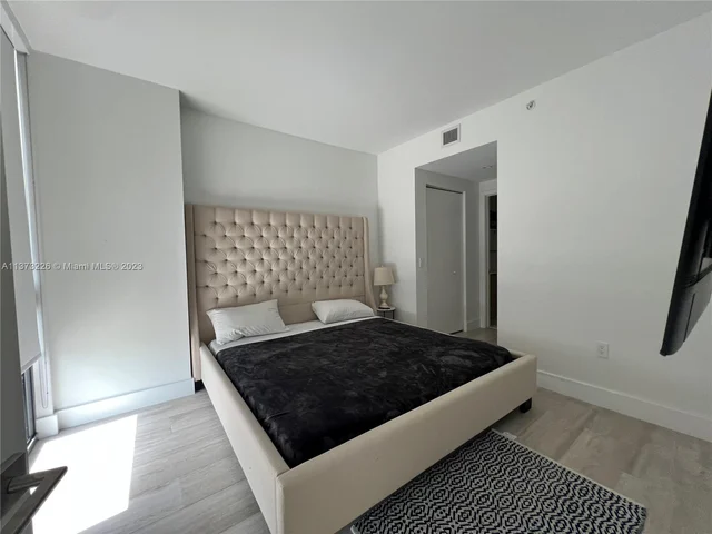 121 NE 34th St # 905, Miami FL 33137