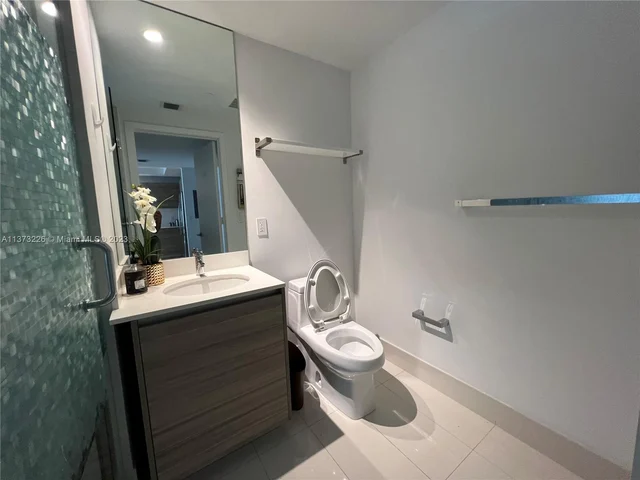 121 NE 34th St # 905, Miami FL 33137