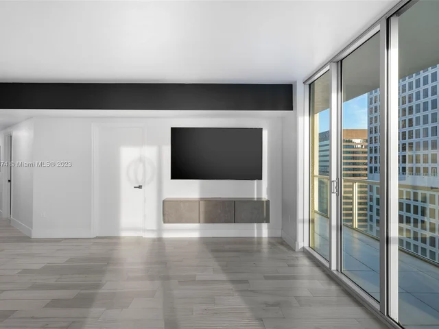 55 SE 6th St # 3802, Miami FL 33131