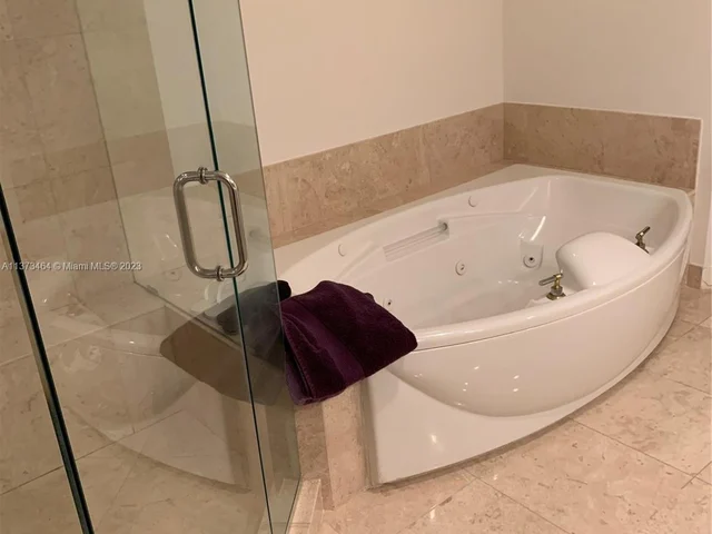 20201 E Country Club Dr # 607, Aventura FL 33180