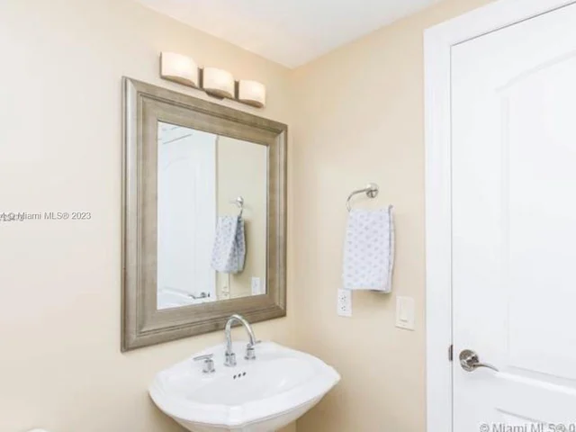 17555 Collins Ave # 1004, Sunny Isles Beach FL 33160