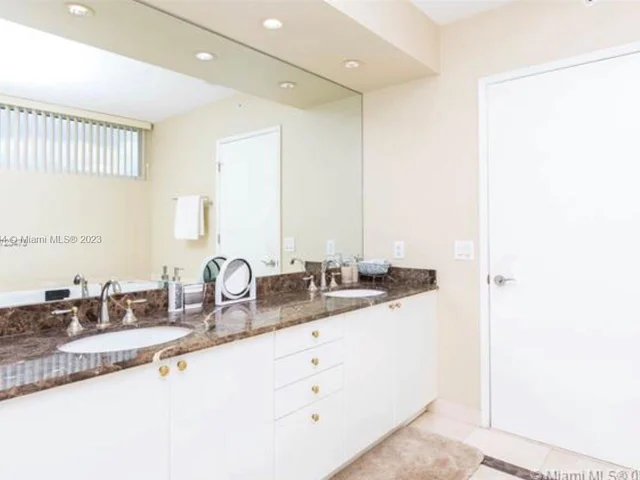 17555 Collins Ave # 1004, Sunny Isles Beach FL 33160