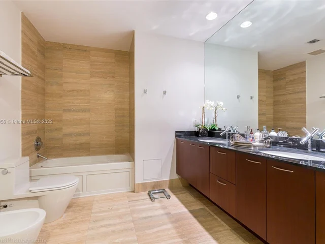 15811 Collins Ave # 1105, Sunny Isles Beach FL 33160