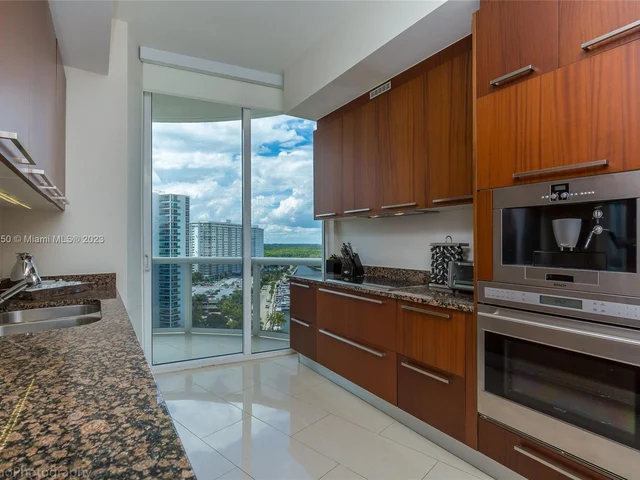 15811 Collins Ave # 1105, Sunny Isles Beach FL 33160