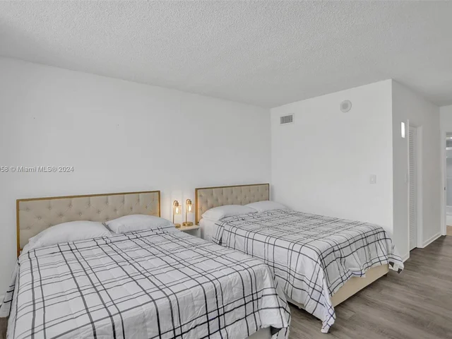 19370 Collins Ave # 1102, Sunny Isles Beach FL 33160