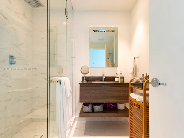 360 Ocean Dr # 606S, Key Biscayne FL 33149