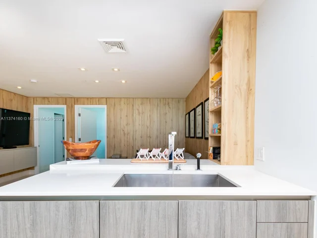 360 Ocean Dr # 606S, Key Biscayne FL 33149