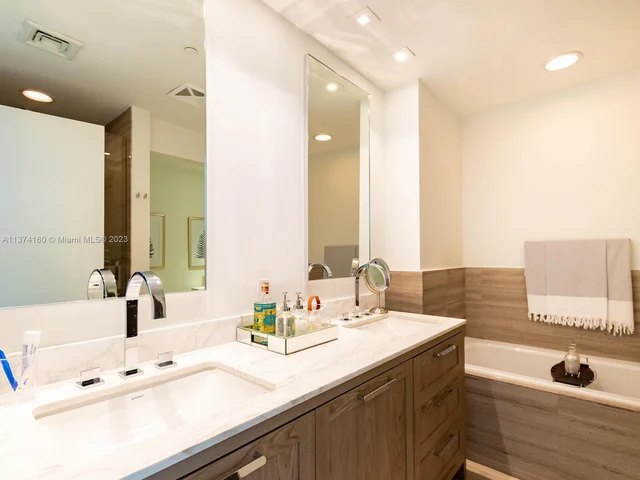 360 Ocean Dr # 606S, Key Biscayne FL 33149