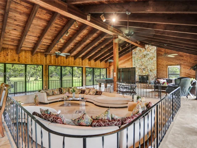 14025 SW 208th St, Miami FL 33177