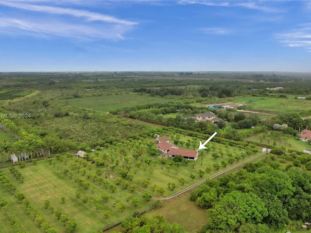 14025 SW 208th St, Miami FL 33177