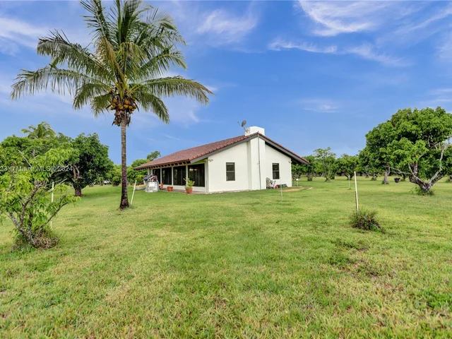 14025 SW 208th St, Miami FL 33177